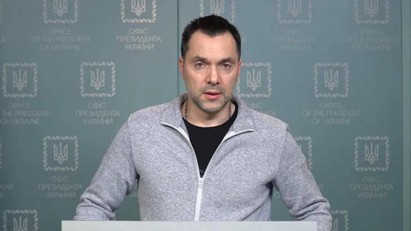 ალექსი არესტოვიჩის განცხადებით, რუსეთის მიერ ნატო-ს ბაზაზე იერიშის მიტანის შემთხვევაში „ომი რამდენიმე დღეში დასრულდება“