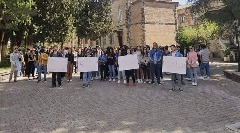 ქუთაისში, აკაკი წერეთლის სახელობის სახელმწიფო უნივერსიტეტის სტუდენტებმა აქცია გამართეს