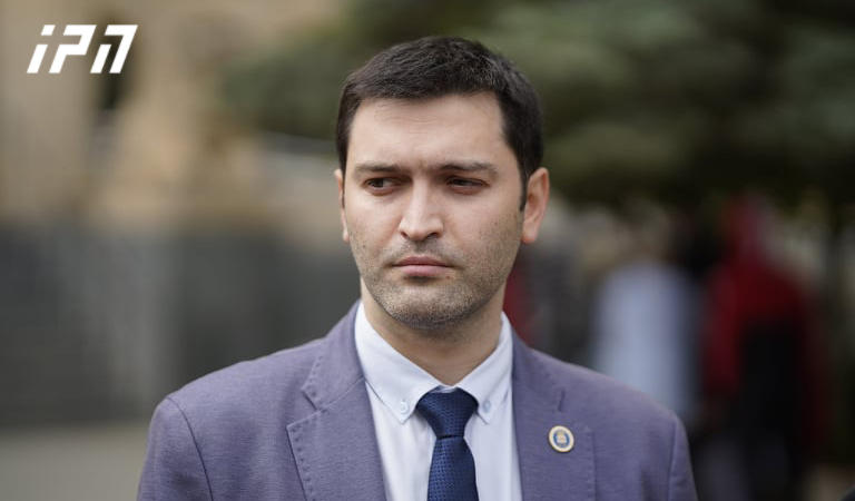 ბრალდებული დეტექტივის საქმის პროკურორის განცხადებით, ძველი თბილისის პოლიციის მე-4 სამმართველოს უფროსმა  დაკავებულის მიმართ მამხილებელი ჩვენება მისცა