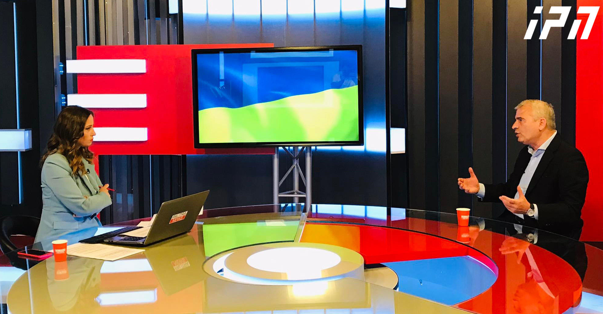 ირაკლი ქადაგიშვილი ადასტურებს, რომ „ვითომ მეგობარში“ ირაკლი ღარიბაშვილი უკრაინას გულისხმობდა, რადგან „ნაციონალური მოძრაობის“ ორ ფრთას - ადგილობრივს და იქაურს საქართველოში მეორე ფრონტი უნდა“