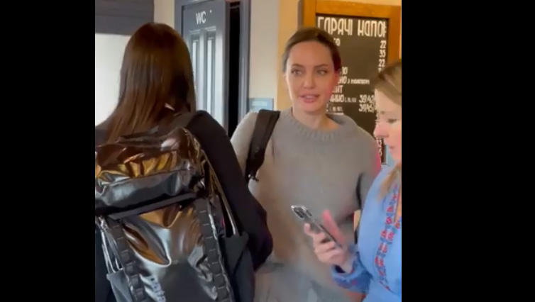 Анджелина Джоли приехала в Украину