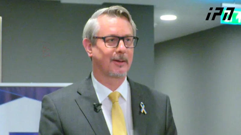 კარლ ჰარცელი მოსახლეობას - ოთხ წელიწადში ერთხელ, თქვენ გაქვთ შესაძლებლობა, ხმა მისცეთ იმ პარტიებს, რომლებიც ამართლებენ თქვენს მოლოდინს  და უარი თქვათ მათზე, ვინც მოლოდინს გაგიცრუებთ