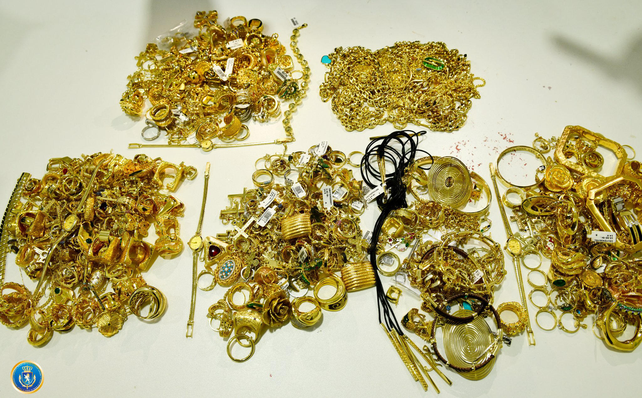Investigation Service detains 3 persons on the fact of smuggling of particularly large amount of previous metals goods