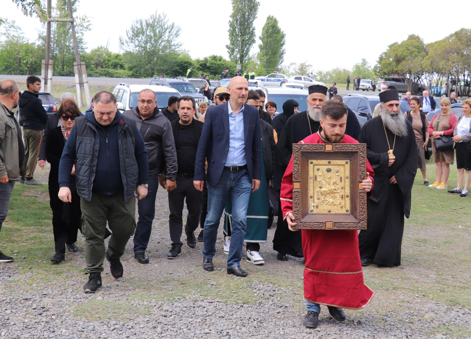 რელიგიის საკითხთა სააგენტო - ჰერეთში ვიზიტად მყოფი საქართველოს საპატრიარქოსა და ხელისუფლების წარმომადგენლები ქურმუხის წმინდა გიორგის ტაძარში პარაკლისს დაესწრნენ