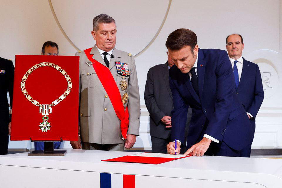ელისეის სასახლეში საფრანგეთის პრეზიდენტის ემანუელ მაკრონის ინაუგურაცია გაიმართა