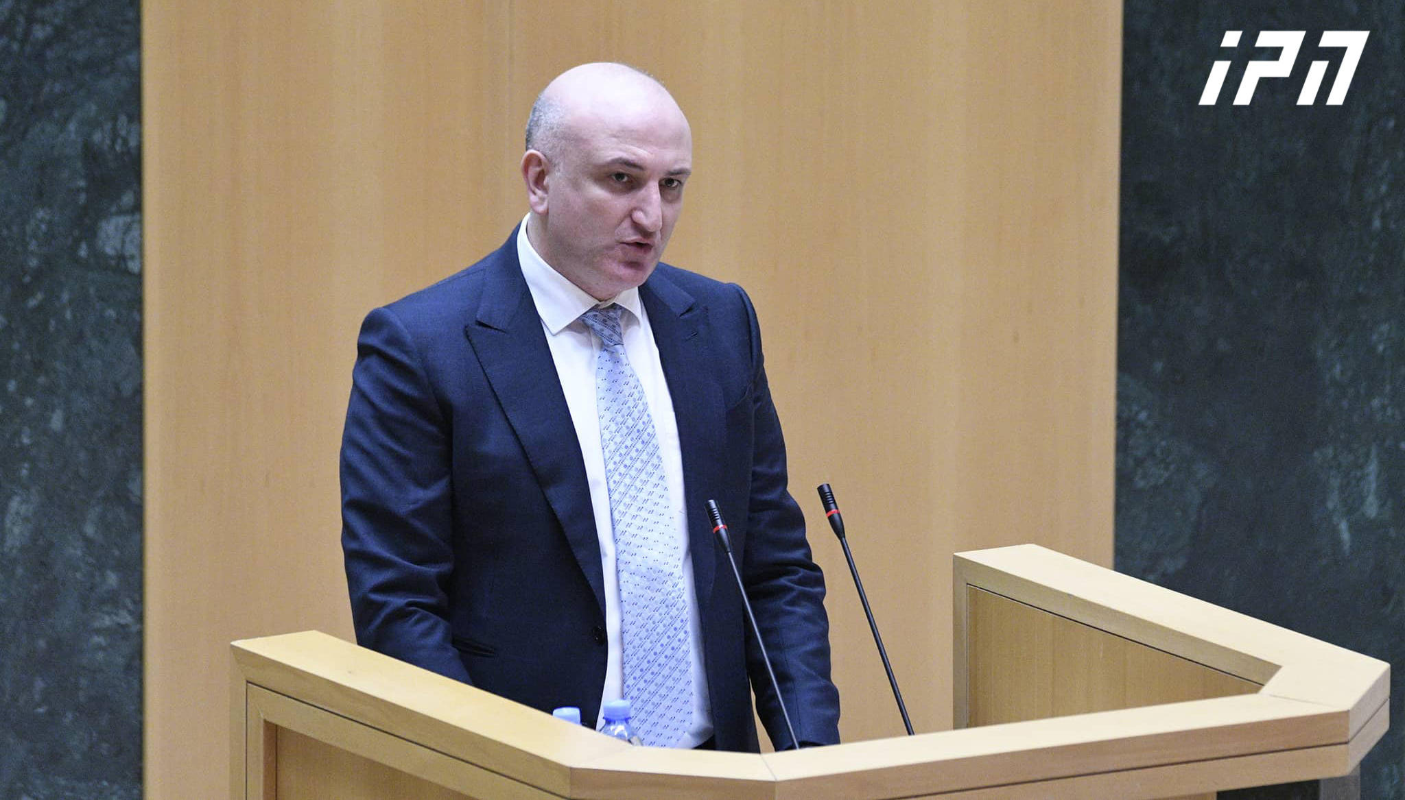 პარლამენტში ჯანდაცვის მინისტრს მოუსმენენ