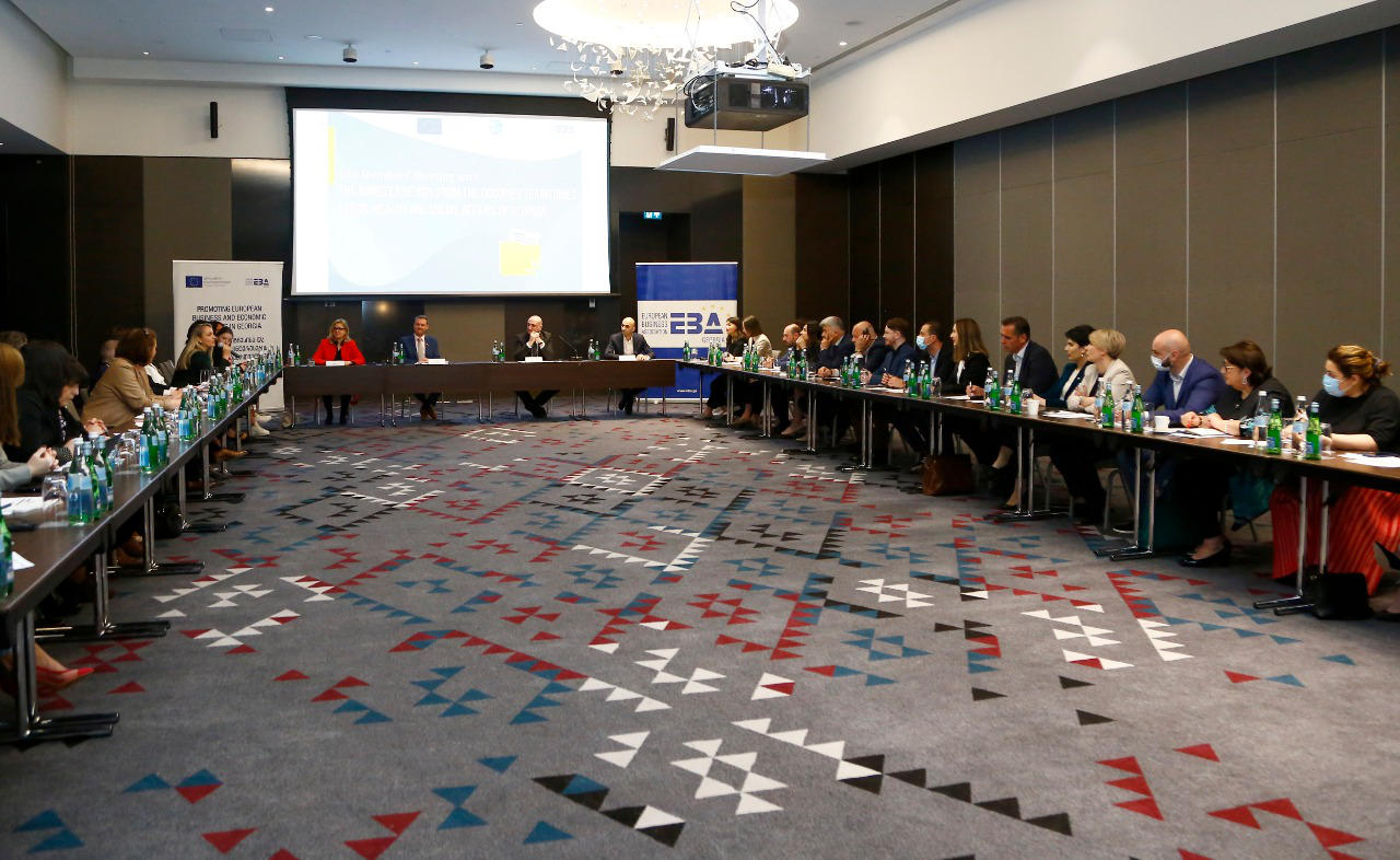 ზურაბ აზარაშვილის ინფორმაციით, მარტი-აპრილში, თურქეთიდან იმპორტირებული წამლები 100 000-ზე მეტმა მოქალაქემ შეიძინა, რაშიც 35 მლნ ლარით ნაკლები გადაიხადა