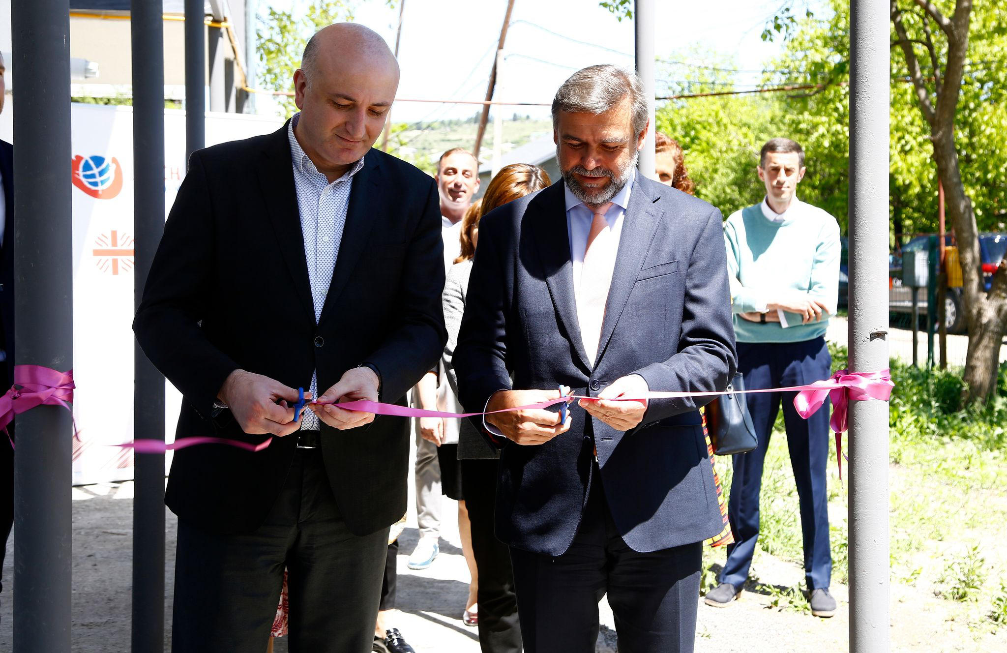 ჩეხეთის რესპუბლიკის კარიტასმა, სახელმწიფო ზრუნვის სააგენტოს, შშმ  პირთათვის, საოჯახო ტიპის სახლები გადასცა