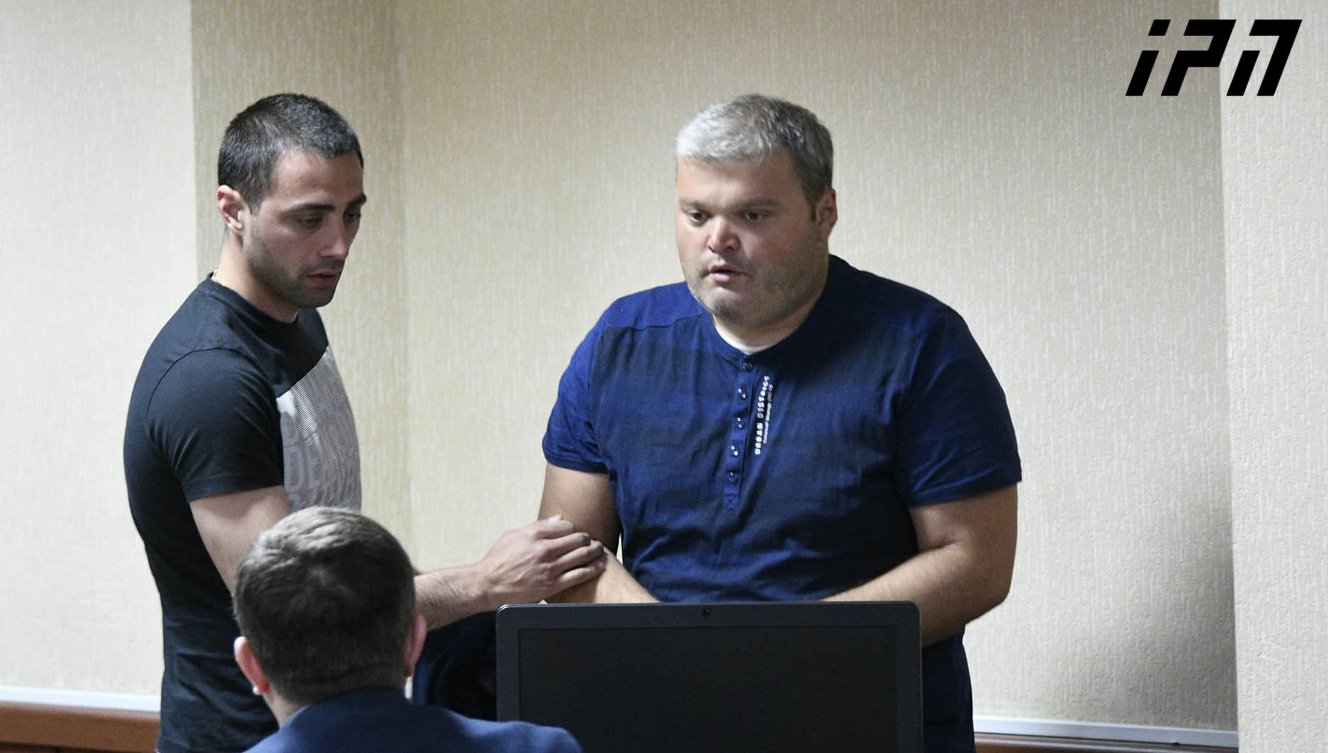 სააპელაციო სასამართლომ, ავტობუსში მეუღლის მკვლელობისთვის ბრალდებულ როინ მებონიასთვის 20-წლიანი პატიმრობის შეფარდების თაობაზე საქალაქო სასამართლოს გადაწყვეტილება ძალაში დატოვა