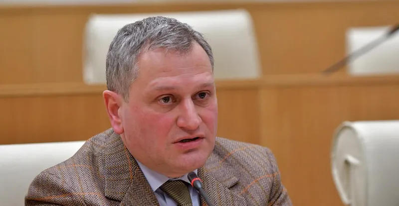არმაზ ახვლედიანი - ოპოზიციონერები გავერთიანდებით და მივმართავთ პარტნიორებს, რომ დაწესდეს ინდივიდუალური სანქციები მათთვის, ვინც ხელს მოაწერს ამ ანტიეროვნულ კანონს