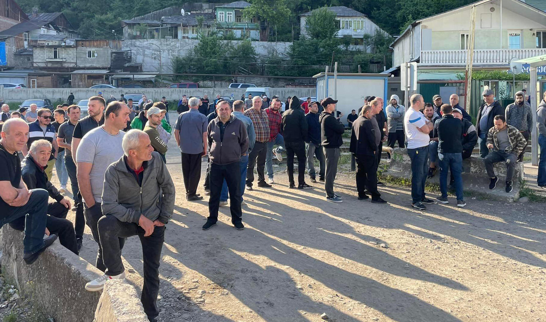 „ბორჯომის“ ორივე ქარხნის 400 დასაქმებული დღეს დილიდან გაიფიცა