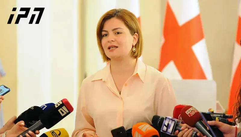 ანა ნაცვლიშვილი - დღეს სავარაუდოდ, ადგილი ექნება ცინიზმს იუსტიციის მინისტრის მხრიდან, თუმცა მოუწევს თვალი გაუსწოროს რეალობას, რომ ისაა პასუხისმგებელი გადაწყვეტილებებზე, რომლებიც მისი სახელით ცხადდება