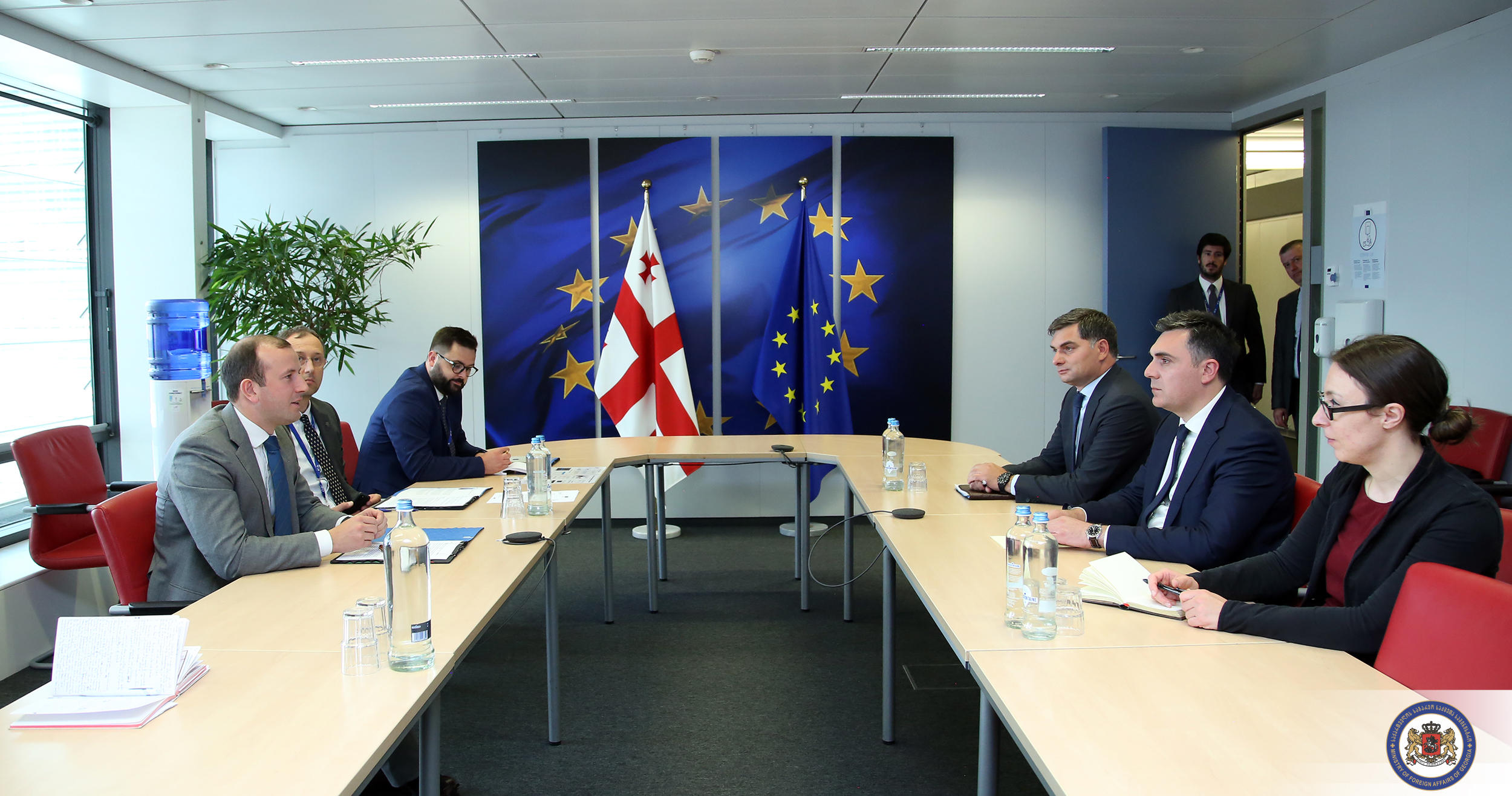 ილია დარჩიაშვილი ბრიუსელში ევროკომისრებთან შეხვედრებს მართავს