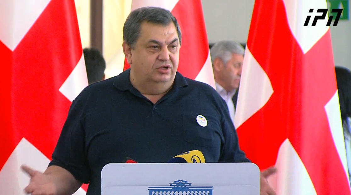 Davit Berdzenishvili arrived in the Parliament and challenged Irakli Kobakhidze to a debate