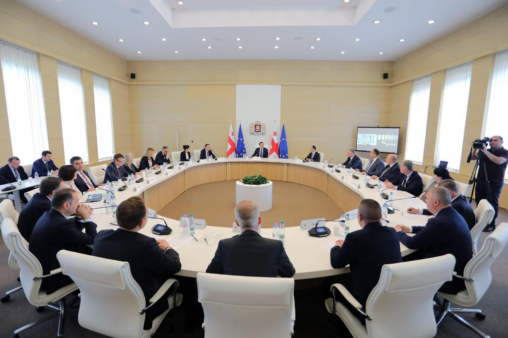 ინვესტორთა საბჭოს სხდომაზე ბიზნესასოციაციებმა და საერთაშორისო საფინანსო ინსტიტუტებმა დააფიქსირეს მხარდაჭერა საქართველოს ევროინტეგრაციის მიმართულებით და გამოთქვეს მზადყოფნა, აღნიშნულ პროცესში აქტიურად იყონ ჩართული