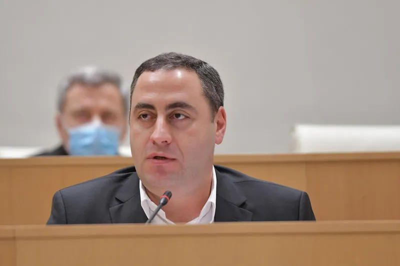 გიორგი ვაშაძე ირაკლი კობახიძეს - არაერთხელ გაიმეორეთ მთავარი ფრაზა: „ეს ტემპი უნდა შევინარჩუნოთ“ - ეს ტემპი რომ შევინარჩუნოთ, საქართველო უმუშევრობას ვერასდროს დაამარცხებს, უკეთეს შემთხვევაში, 2052 წელს დაამარცხებს