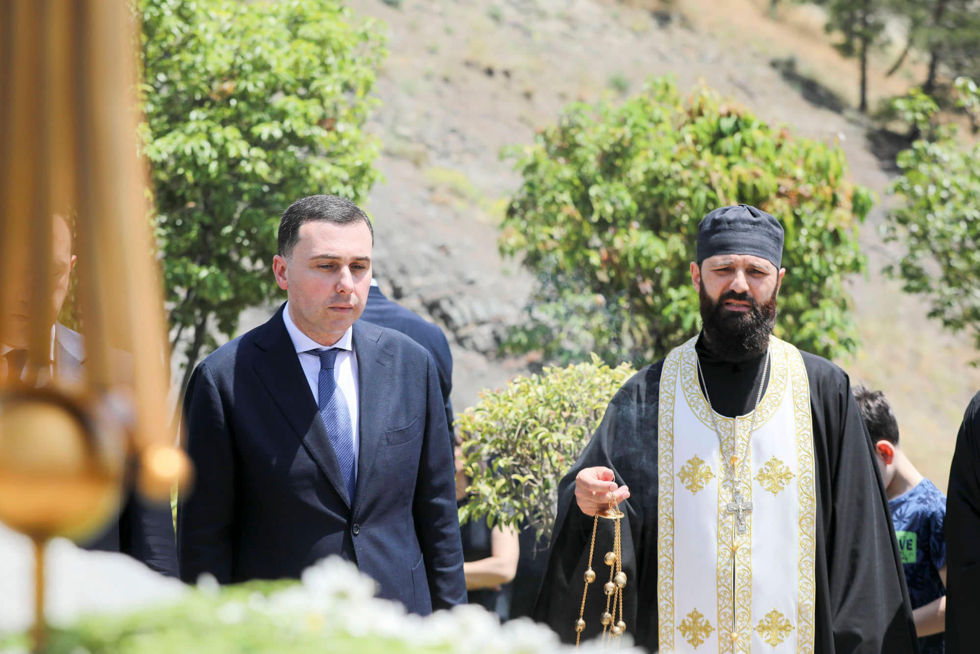გიორგი ტყემალაძემ 13 ივნისის სტიქიის დროს დაღუპულთა მემორიალი გვირგვინით შეამკო