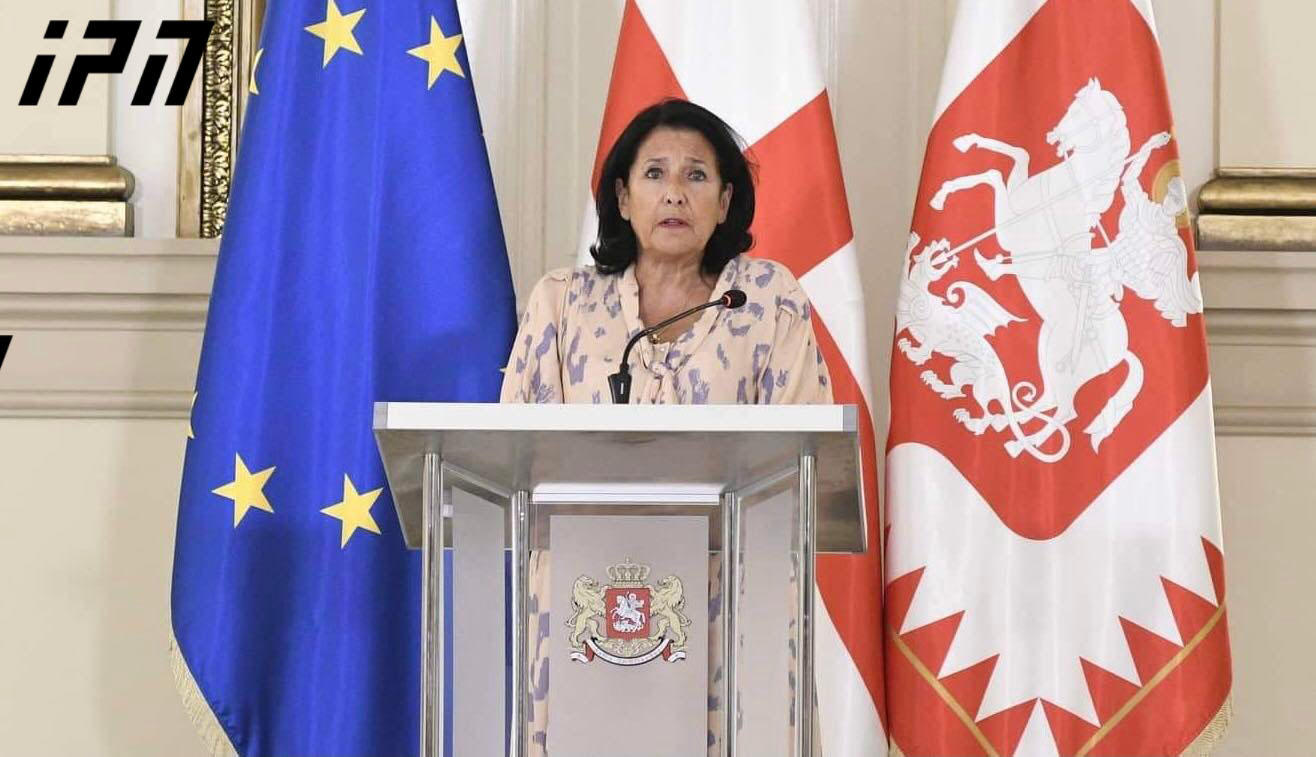 პრეზიდენტი - მეორე ფრონტის გახსნის საშიშროება არ არსებობს, არის მოგონილი და ტყუილი -  მოგივიდეს ის, რაც უკრაინაში ხდება, ან ხელისუფლებას შეეგუე და არაფერი მოითხოვო, ეს არის ფორმა, რომლითაც ხელისუფლება ცდილობს, მოსახლეობა წნეხის ქვეშ მოაქციოს