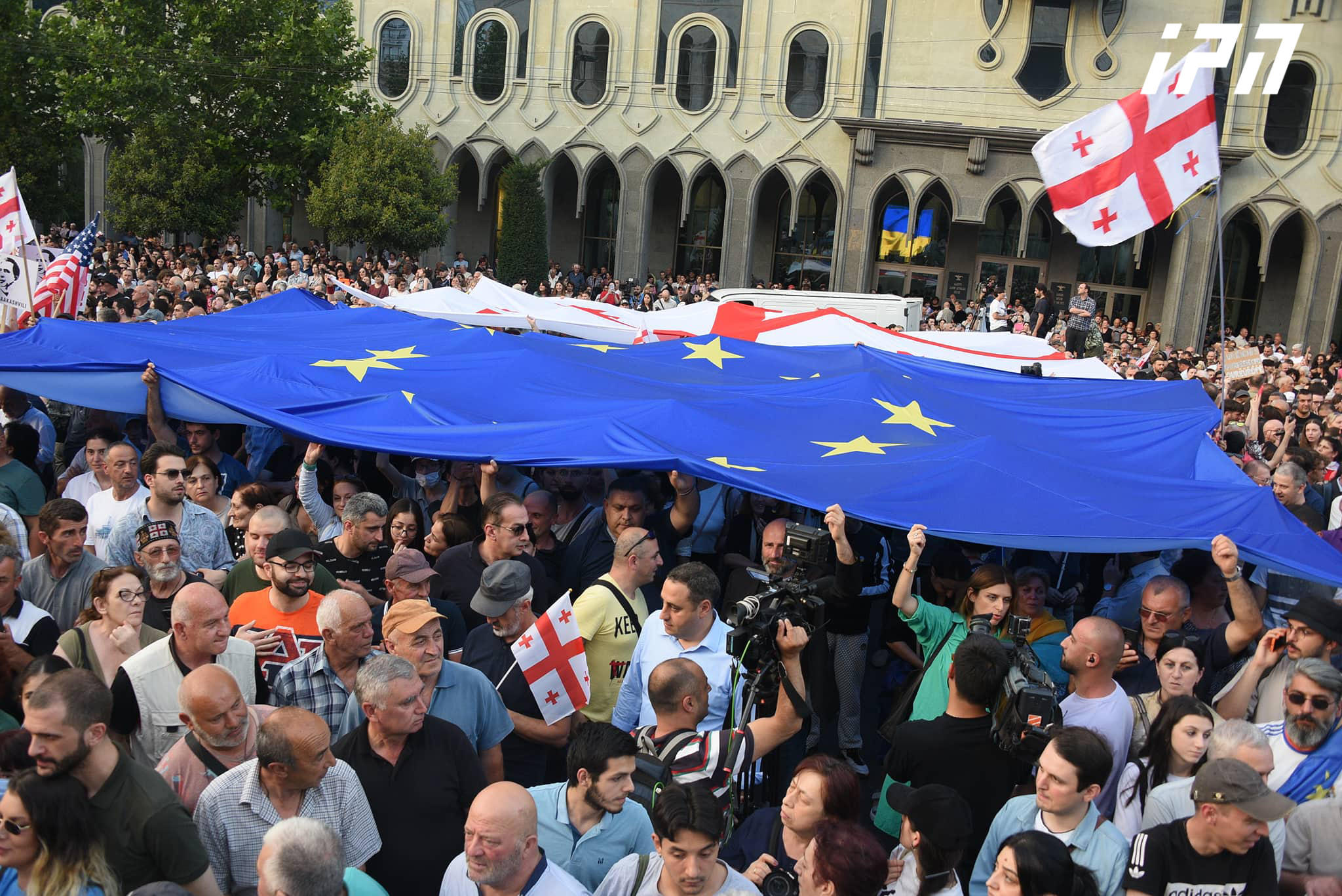Demonstrators bring large flags of Georgia and EU on Rustaveli Avenue