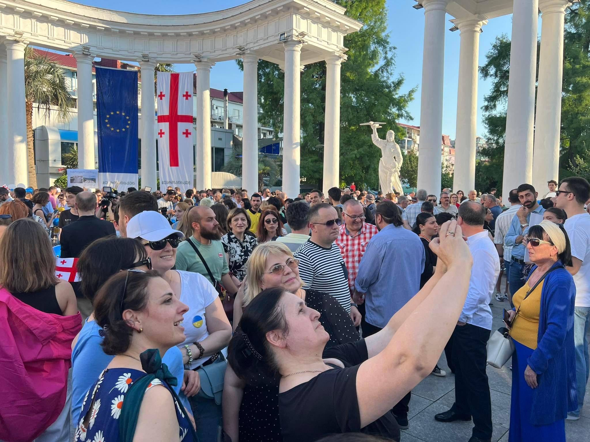 ბათუმში აქცია „შინ ევროპისკენ“ მიმდინარეობს