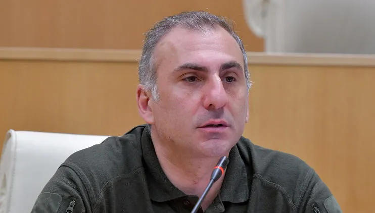 ალეკო ელისაშვილი - ვინ გადაწყვიტა, რომ ახალი სპორტის სასახლე ამ ადგილას უნდა აშენებულიყო - „ევრობასკეტის“ მატჩები ქუჩის მარცხენა მხარეს რომ მიმდინარეობდა, მარჯვენა მხარეს მიცვალებულებს კრძალავდნენ და სამგლოვიარო პროცესიები დადიოდა
