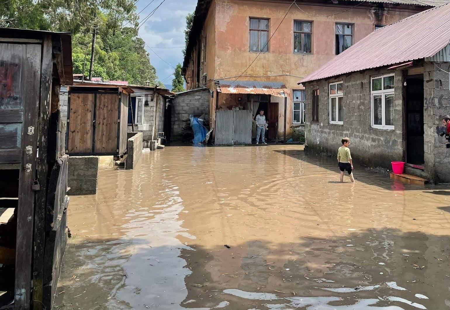 ძლიერი წვიმის შედეგად ბათუმში ე.წ ოცნების ქალაქი დაიტბორა