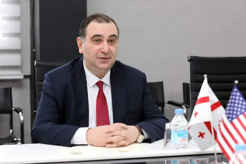 მიხეილ ჩხენკელი ამერიკელ ხალხს დამოუკიდებლობის დღეს ულოცავს