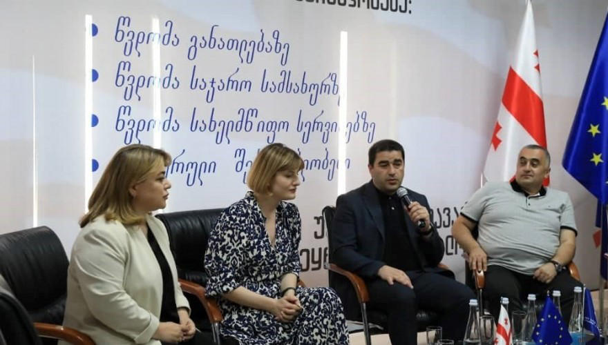 შალვა პაპუაშვილი განათლებისა და მეცნიერების კომიტეტთან ერთად სამცხე-ჯავახეთში თემატური მოკვლევის ფარგლებში შეხვედრებს მართავს
