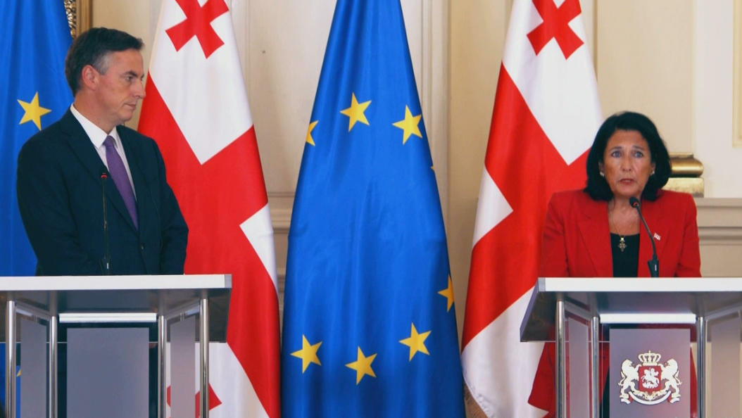 სალომე ზურაბიშვილი - ვნახეთ ევროპარლამენტარებთან პინგ-პონგი - მივმართავ ხელისუფლებას: არის რაღაცები, რაც არ შეიძლება ითქვას, ბრალდებები, რომ ევროკავშირი ჩვენგან მეორე ფრონტს ელოდება, მიუღებელია