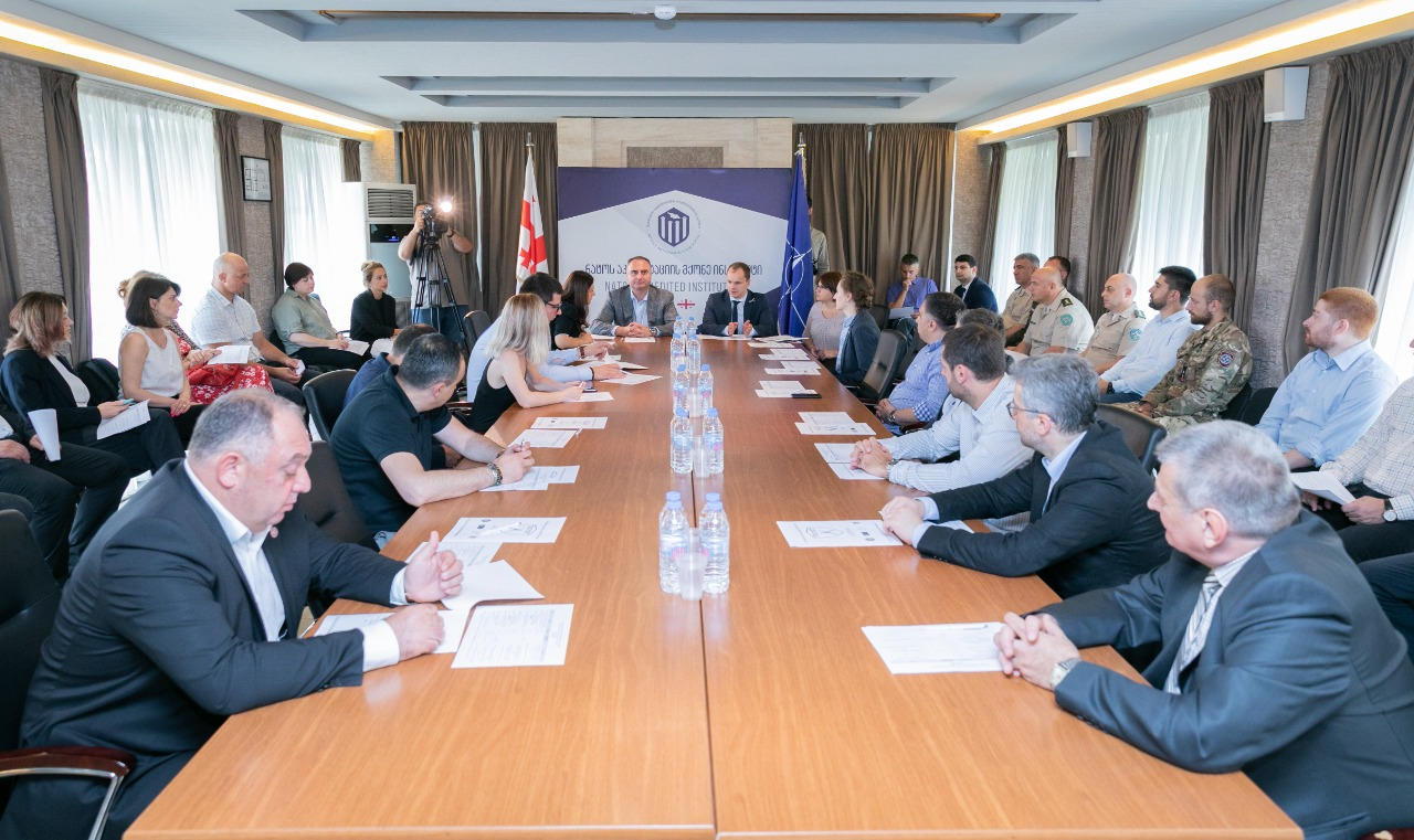 თავდაცვის ინსტიტუციური აღმშენებლობის სკოლაში „ეროვნული თავდაცვის უმაღლესი კურსი“ გაიხსნა