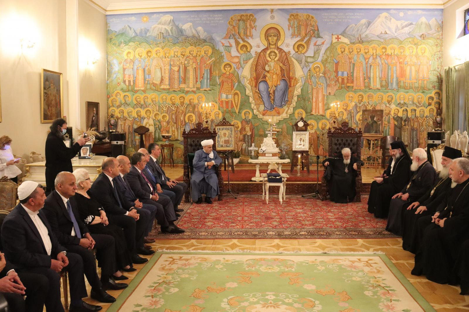 სრულიად საქართველოს კათოლიკოს-პატრიარქმა შეიხ ულ ისლამ ალაჰ შუქურ ფაშაზადე „მეგობრობის ორდენით" დააჯილდოვა