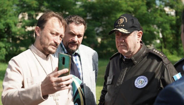 გვატემალას რესპუბლიკის პრეზიდენტი ბოროდიანკაში, ბუჩასა და ირპენში ჩავიდა