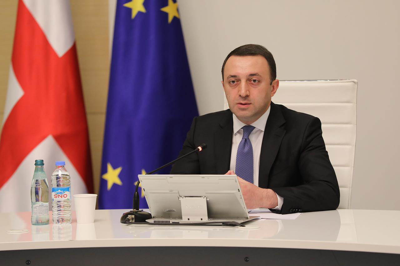პრემიერის განცხადებით, საჯარო მოხელეების ხელფასები 2026 წლამდე ყოველწლიურად, მინიმუმ 10%-ით გაიზრდება და ჯამში 50%-იანი მატება იქნება