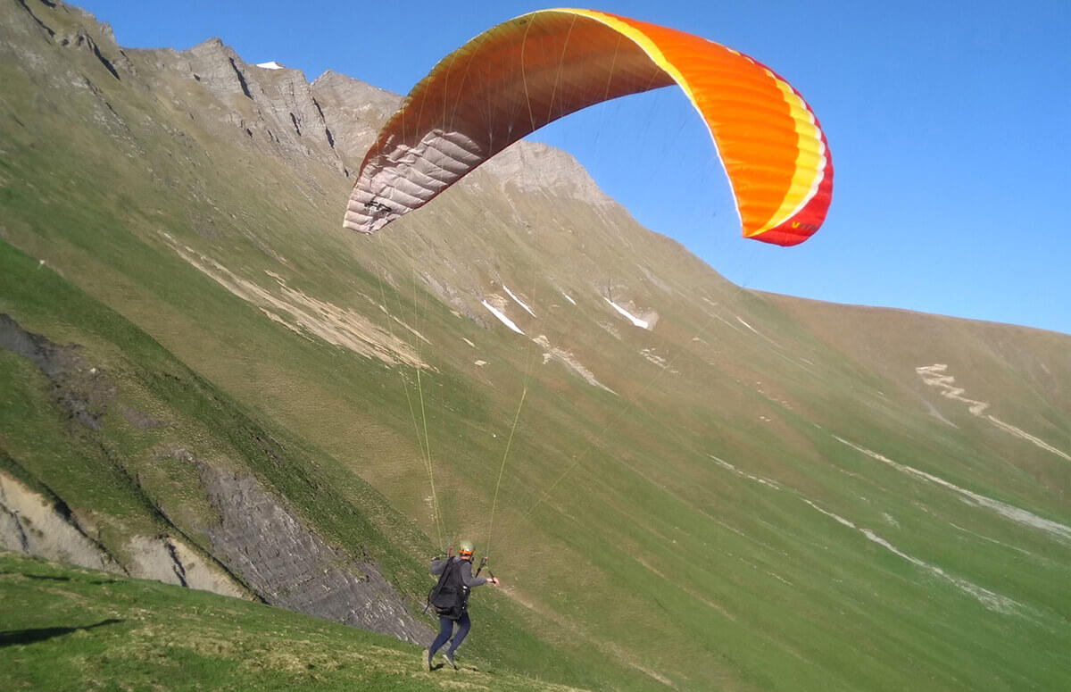 The Minister of Internal Affairs states that the regulations on paragliding should be tightened or banned altogether, and before that, it will be prohibited for a certain period of time