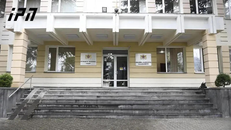 გიორგი შაქარაშვილის მკვლელობის საქმიდან გამოყოფილ ერთ-ერთ ეპიზოდზე ბრალდებულების საქმეზე მცხეთის რაიონულ სასამართლოში სხდომა მიმდინარეობს