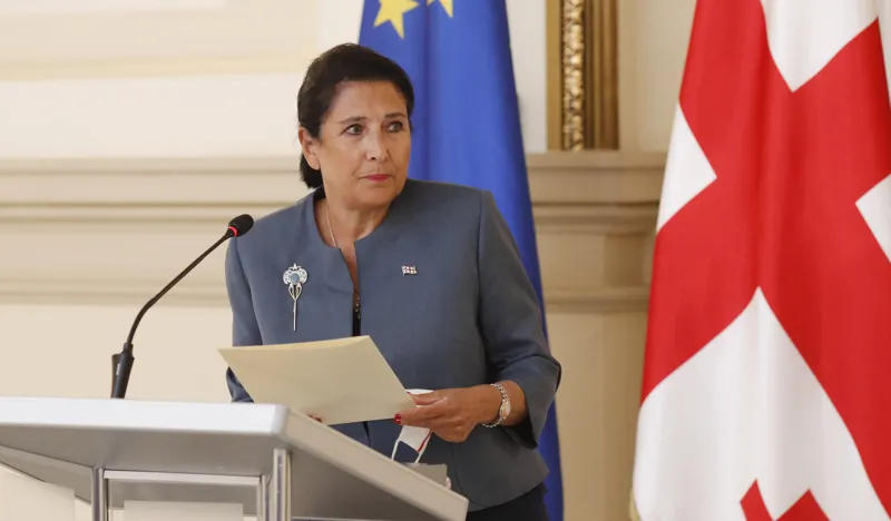 პრეზიდენტის ადმინისტრაცია - ელჩების დანიშვნის  შესახებ სარჩელის შეტანიდან 6 თვის თავზე, ადმინისტრაციას არანაირი ინფორმაცია არ გააჩნია პროცესზე - ბუნდოვანება, რომელიც საკონსტიტუციო სარჩელმა შექმნა, მოითხოვს დროულ აღმოფხვრას