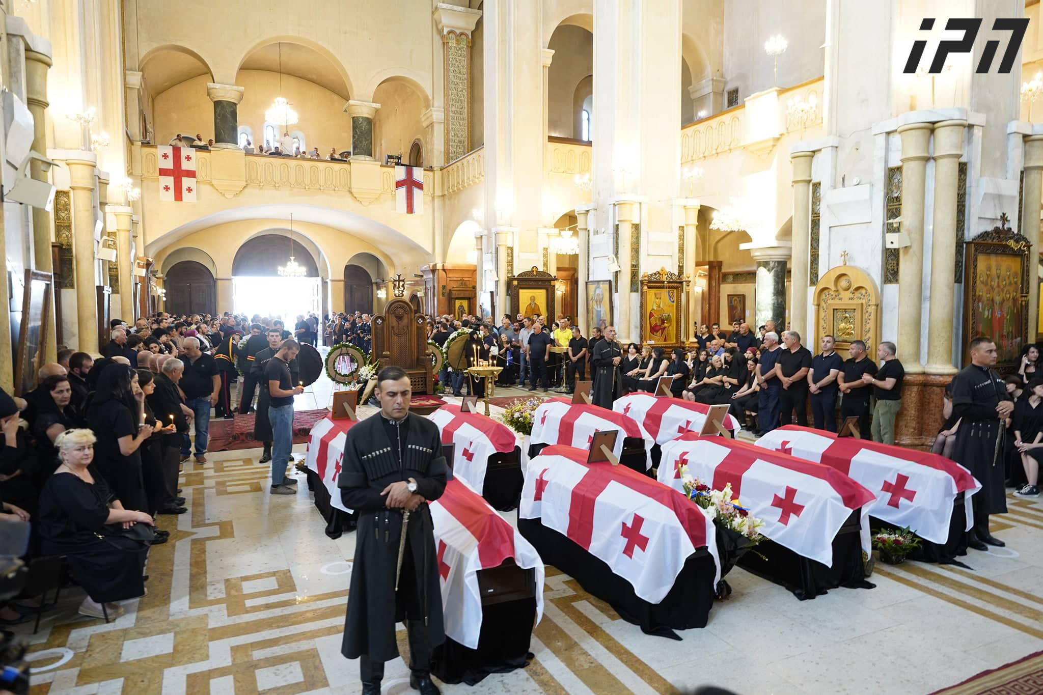 საქართველს პრეზიდენტის გადაწყვეტილებით, გუდაურში სამაშველო ოპერაციისას დაღუპულები მედლით „სამოქალაქო თავდადებისთვის“ დაჯილდოვდნენ
