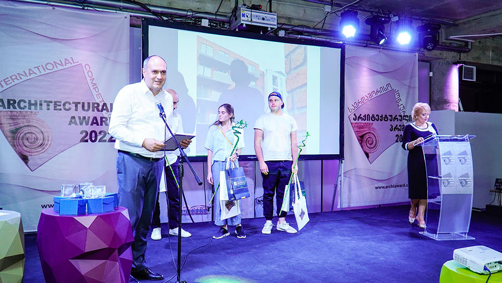 კახა ლაბუჩიძემ “არქიტექტურული პრემია 2022”-ის გამარჯვებული დააჯილდოვა