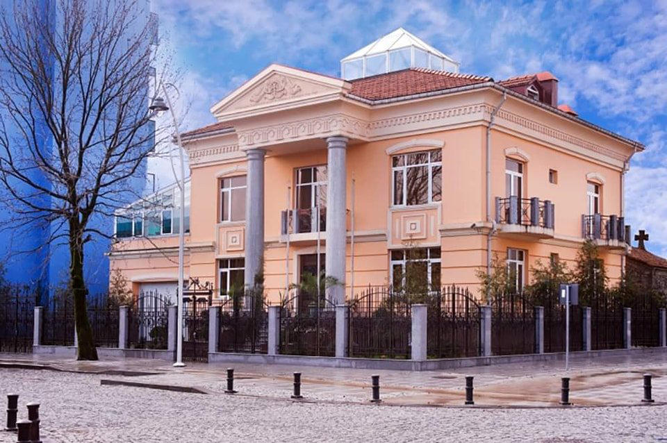 ბათუმისა და ლაზეთის ეპარქია ქობულეთის საზაფხულო სკოლა-ბანაკში უკრაინელი მოზარდების დასვენებასა და შემომწირველებთან დაკავშირებით განცხადებას ავრცელებს