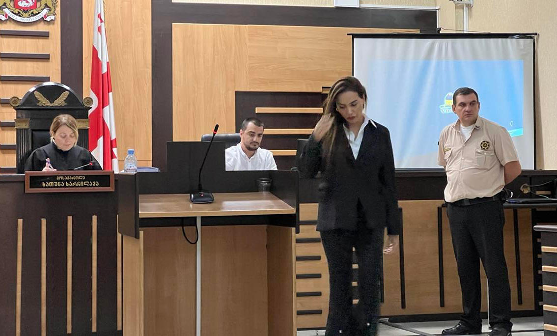 ნეკა დოროყაშვილი - ყოფილა შემთხვევა, ნიკოლოზს ჩემთვის მაცივრის წყალი დაუსხამს, იყო თმით თრევა, საჭმლის შეყრა - გარკვეულ წარმატებას როცა მიაღწია, გამომიცხადა: მეფე ვარო და მე უნდა მოვქცეულიყავი, როგორც ქვეშევრდომი