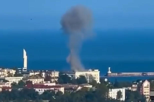 По информации медиа, в крымском городе Севастополь атакован штаб Черноморского флота