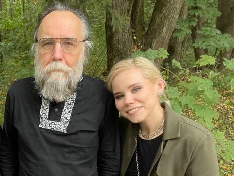 ალექსანდრ დუგინი - უკრაინის ნაცისტური რეჟიმის მიერ ტერაქტის შედეგად ჩემი ქალიშვილი ჩემ თვალწინ, სასტიკად მოკლეს, თუმცა ჩვენს ხალხს, ასეთი აუტანელი დარტყმაც კი ვერ გაგვტეხს