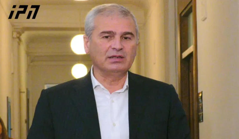 ირაკლი ქადაგიშვილი - მგონია, რომ „ნაციონალური მოძრაობა“ პრეზიდენტს აშანტაჟებს და ეუბნება, თუ გინდა, რომ შენი იმპიჩმენტის საკითხი არ გავიდეს, მანამდე იქნება მიხეილ სააკაშვილის შეწყალების აქტი