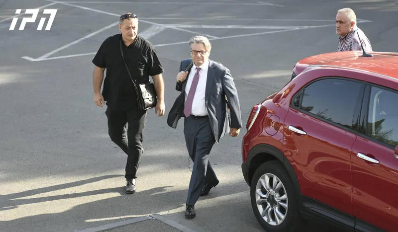 American expert entered the Vivamedi clinic to visit Mikheil Saakashvili