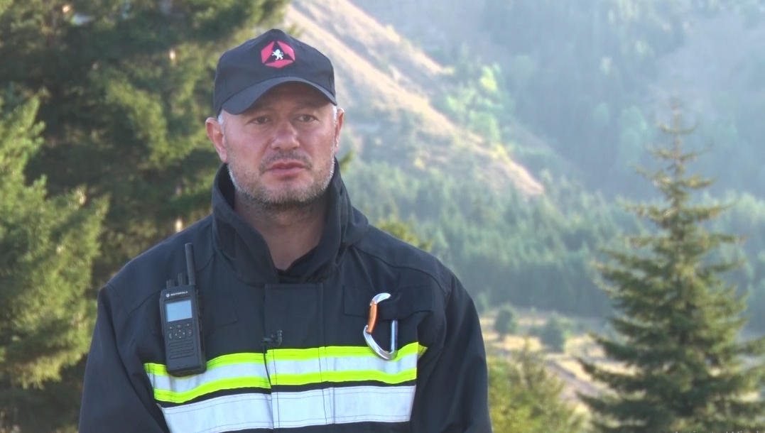 საგანგებო სიტუაციების მართვის სამსახური - ამ ეტაპზე მიმდინარეობს სექტორებზე არსებული მხრჩოლავი კერების დამუშავება - ხანძრის ქრობის პროცესი მეხანძრე-მაშველების მიერ სრულად კონტროლირებადია