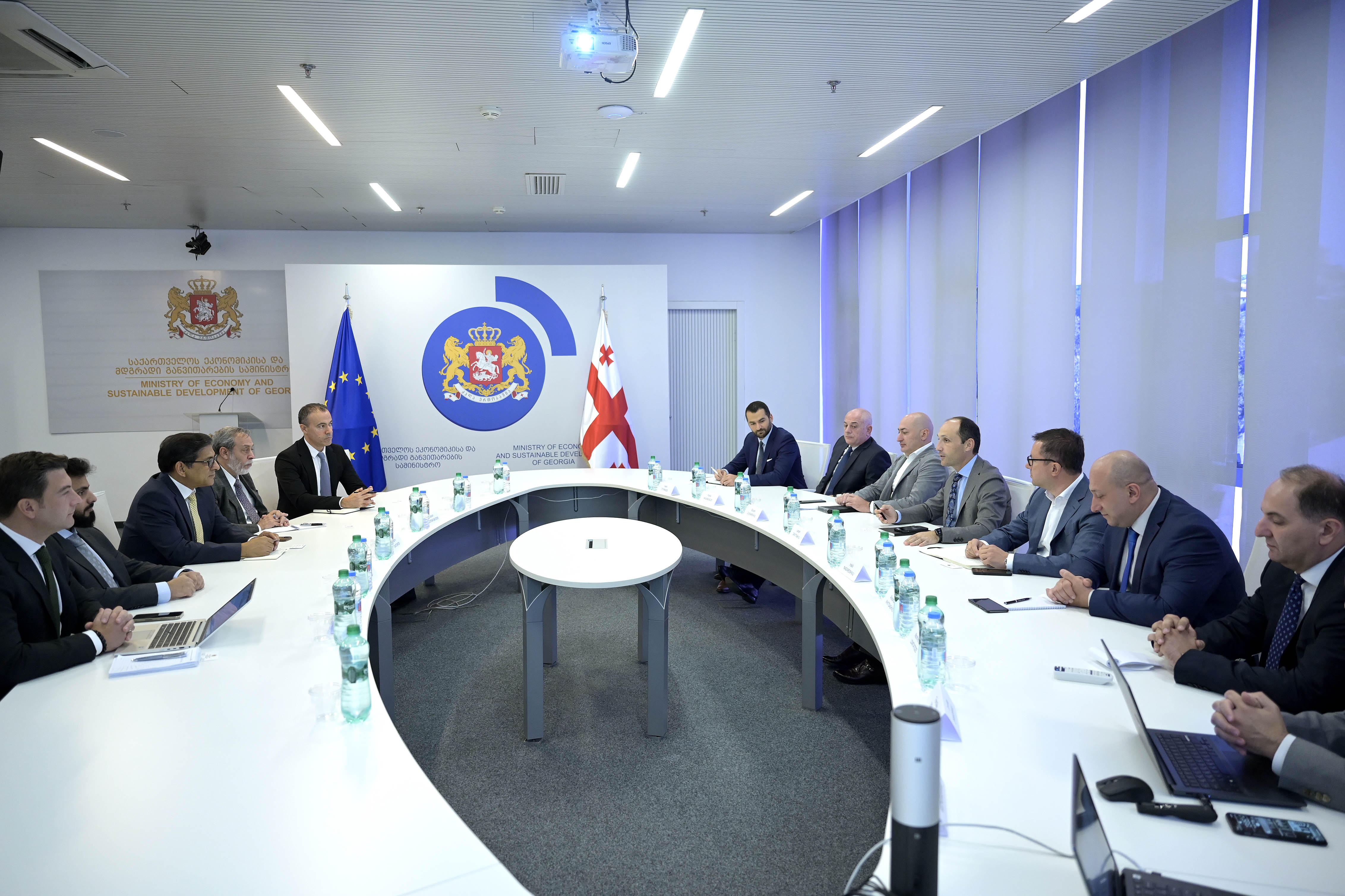 ვიცე-პრემიერი ლევან დავითაშვილი კომპანიის Abu Dhabi Ports დელეგაციას შეხვდა