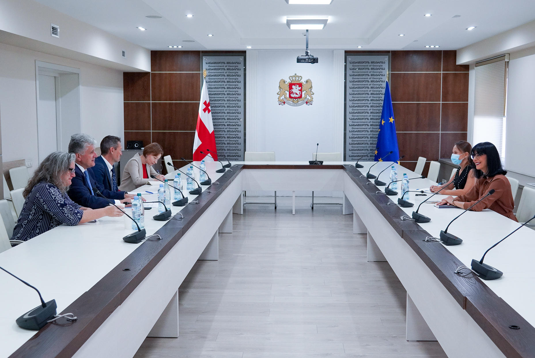 თეა ახვლედიანი გაერო-ს გენერალური მდივნის თანაშემწეს პოლიტიკურ და სამშვიდობო საკითხებში მიროსლავ იენჩას შეხვდა