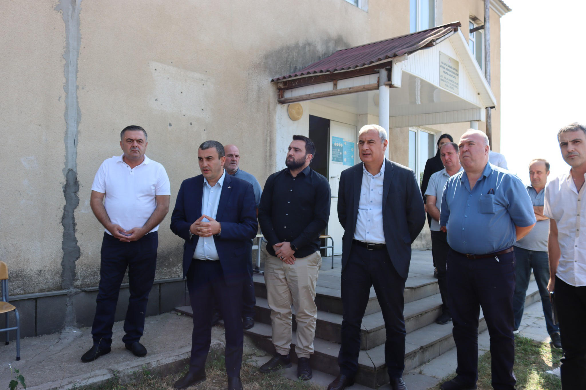 გიორგი დოხტურიშვილი და დავით შერაზადიშვილი სოფელ დისველის მოსახლეობას შეხვდნენ