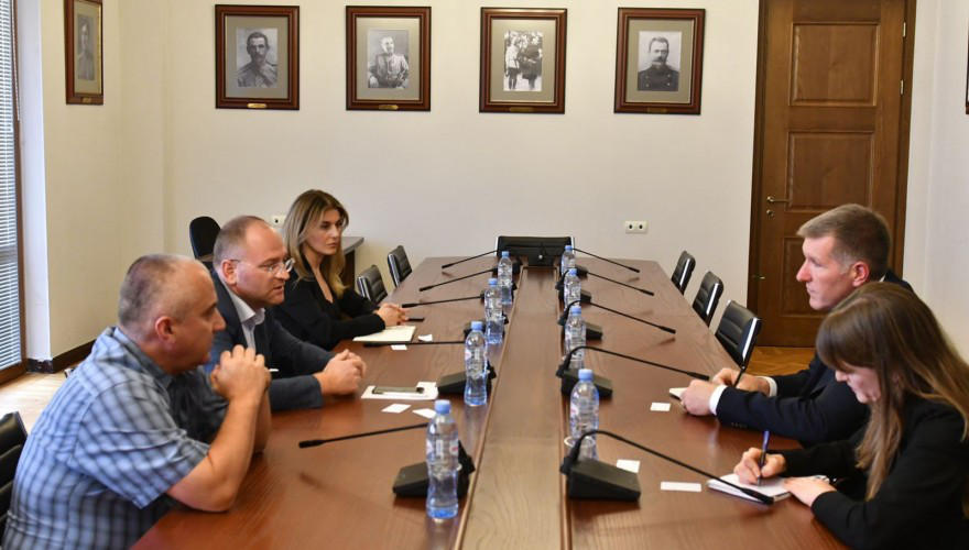 ირაკლი ბერაია საქართველოში აშშ-ის თავდაცვის ახალ ატაშეს შეხვდა