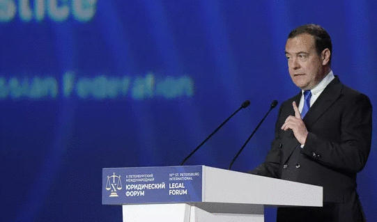 დიმიტრი მედვედევი - ბირთვული სახელმწიფოს ძალადობრივი დაშლა ყოველთვის სიკვდილთან ჭადრაკის თამაშს ნიშნავს